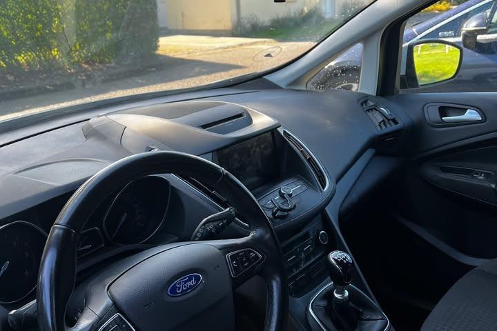 Hvid Ford C-MAX fra 2015