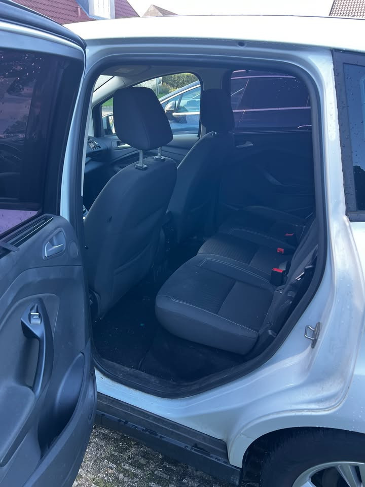Hvid Ford C-MAX fra 2015
