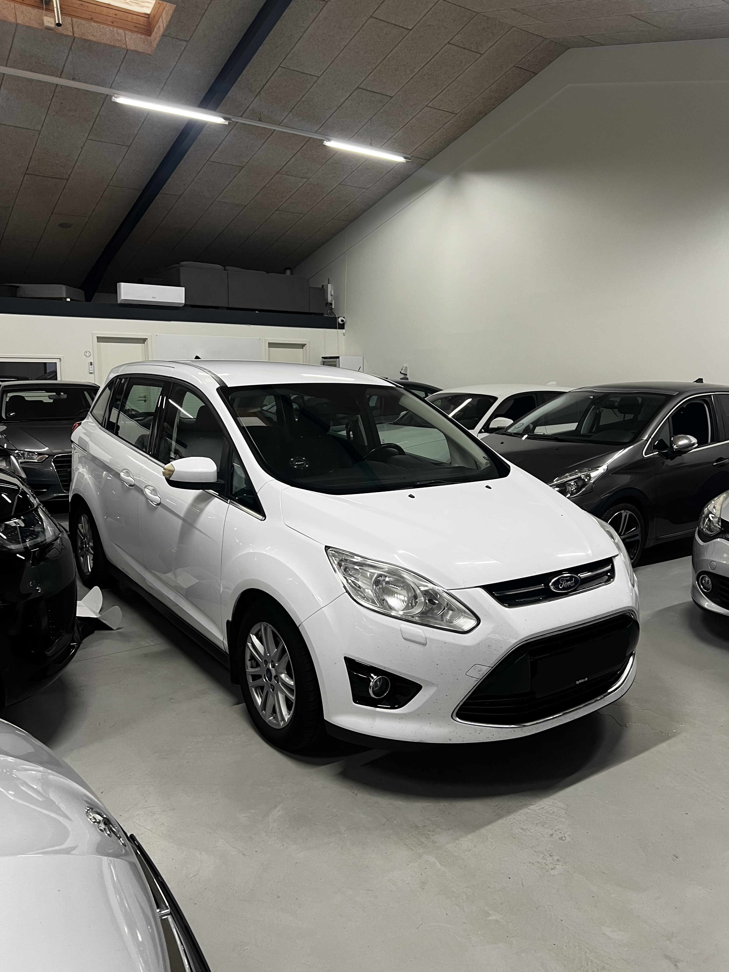 Hvid Ford C-MAX fra 2015