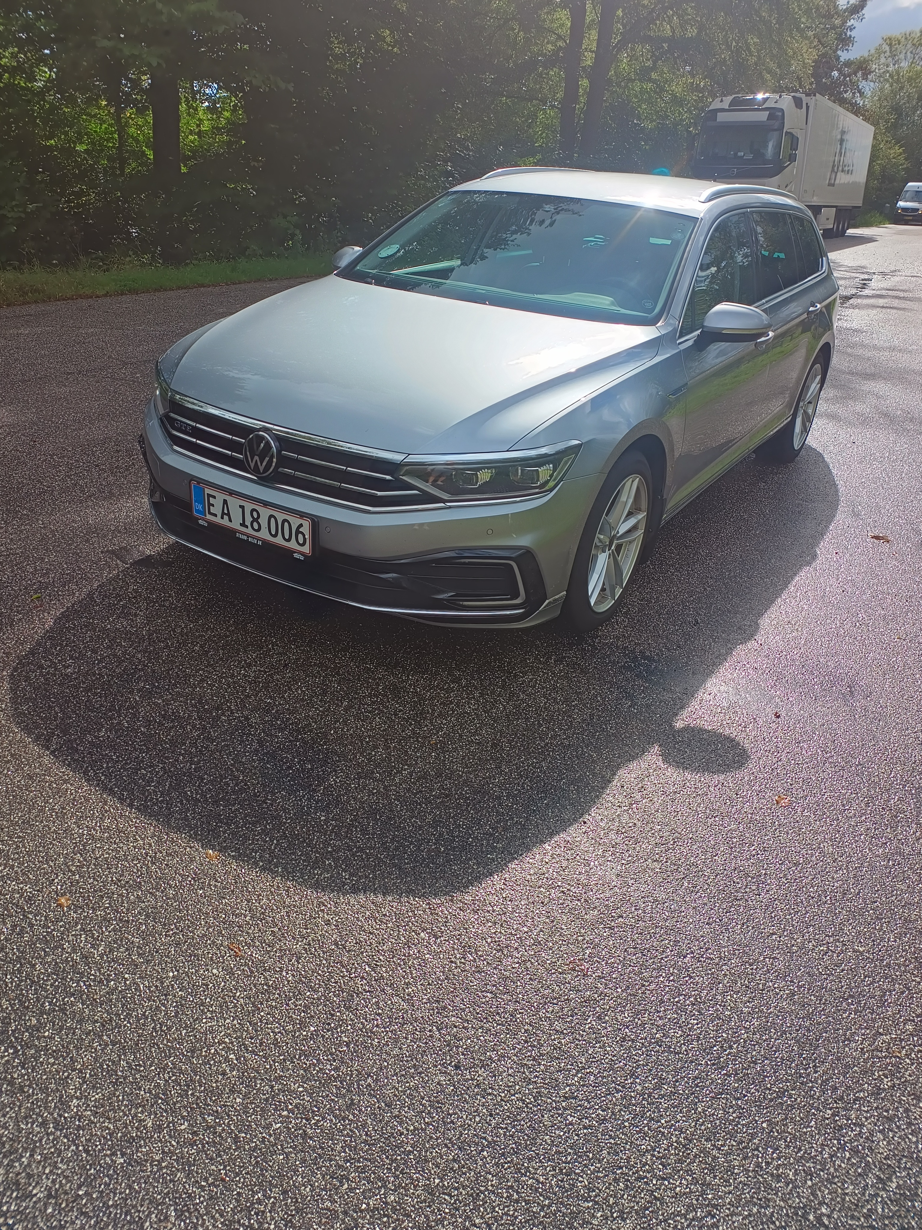 Grå VW Passat fra 2021