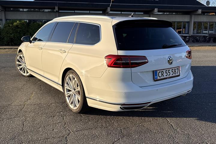 Hvid VW Passat fra 2018