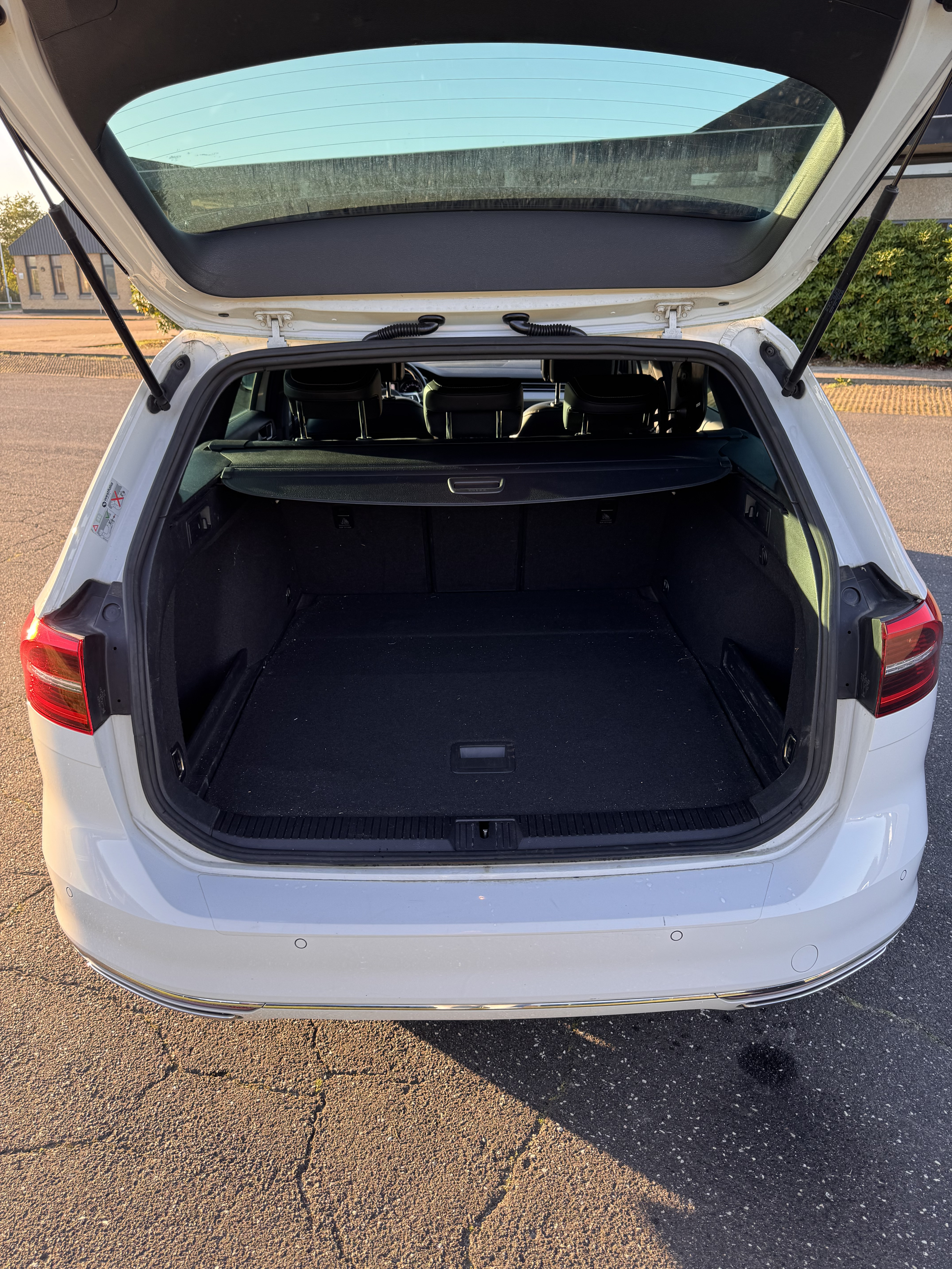 Hvid VW Passat fra 2018