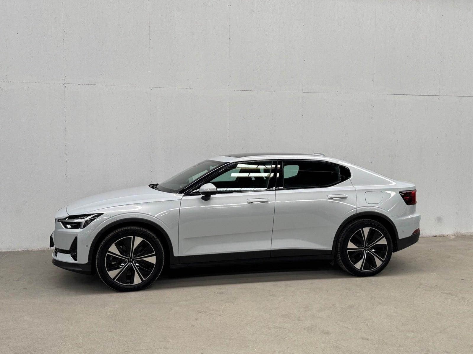 Hvid Polestar 2 fra 2023