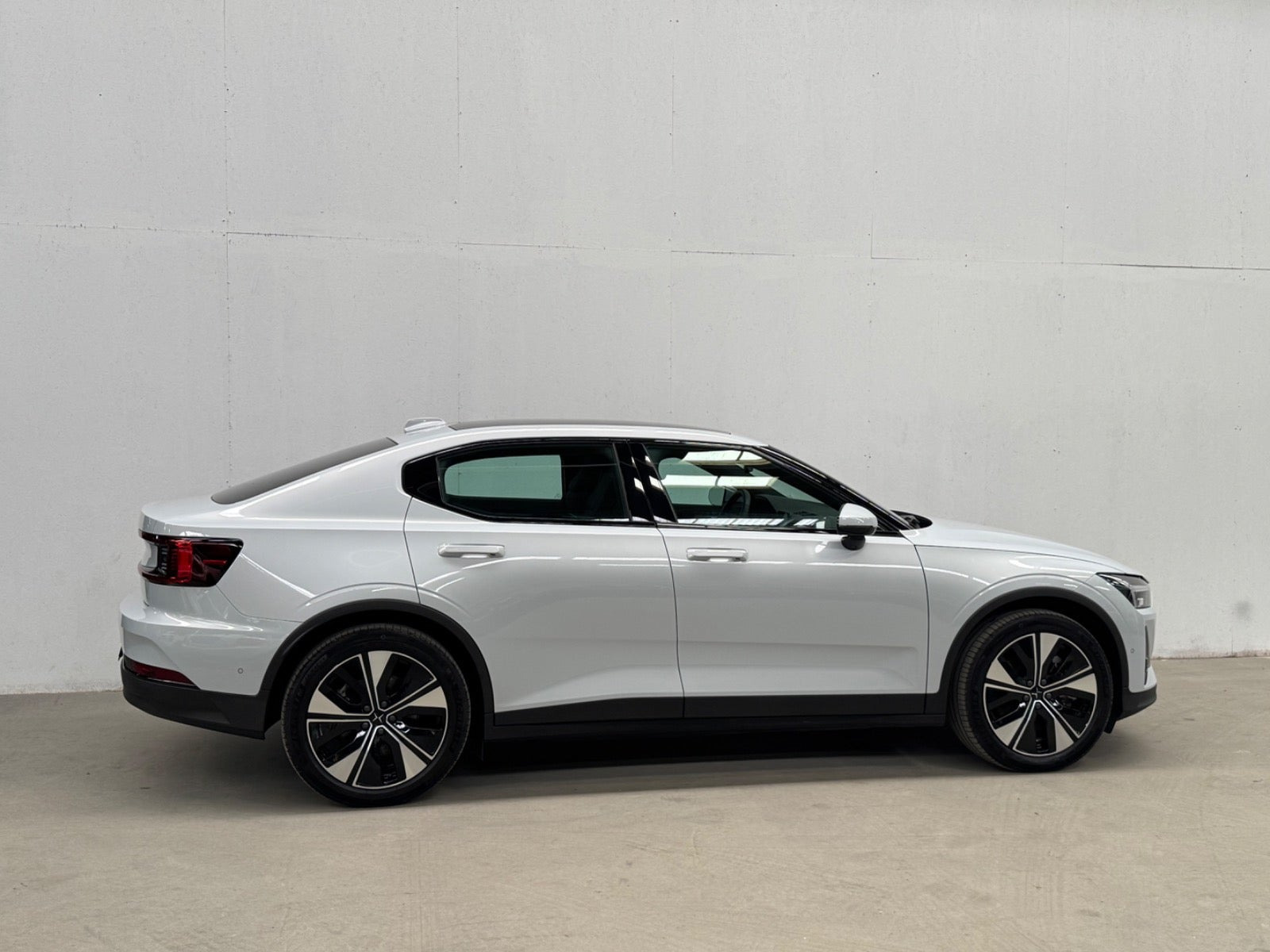 Hvid Polestar 2 fra 2023