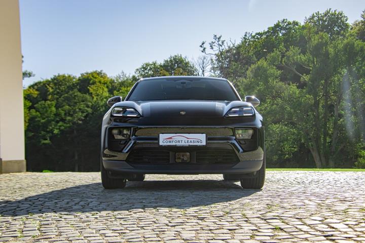 Sort Porsche Macan fra 2025