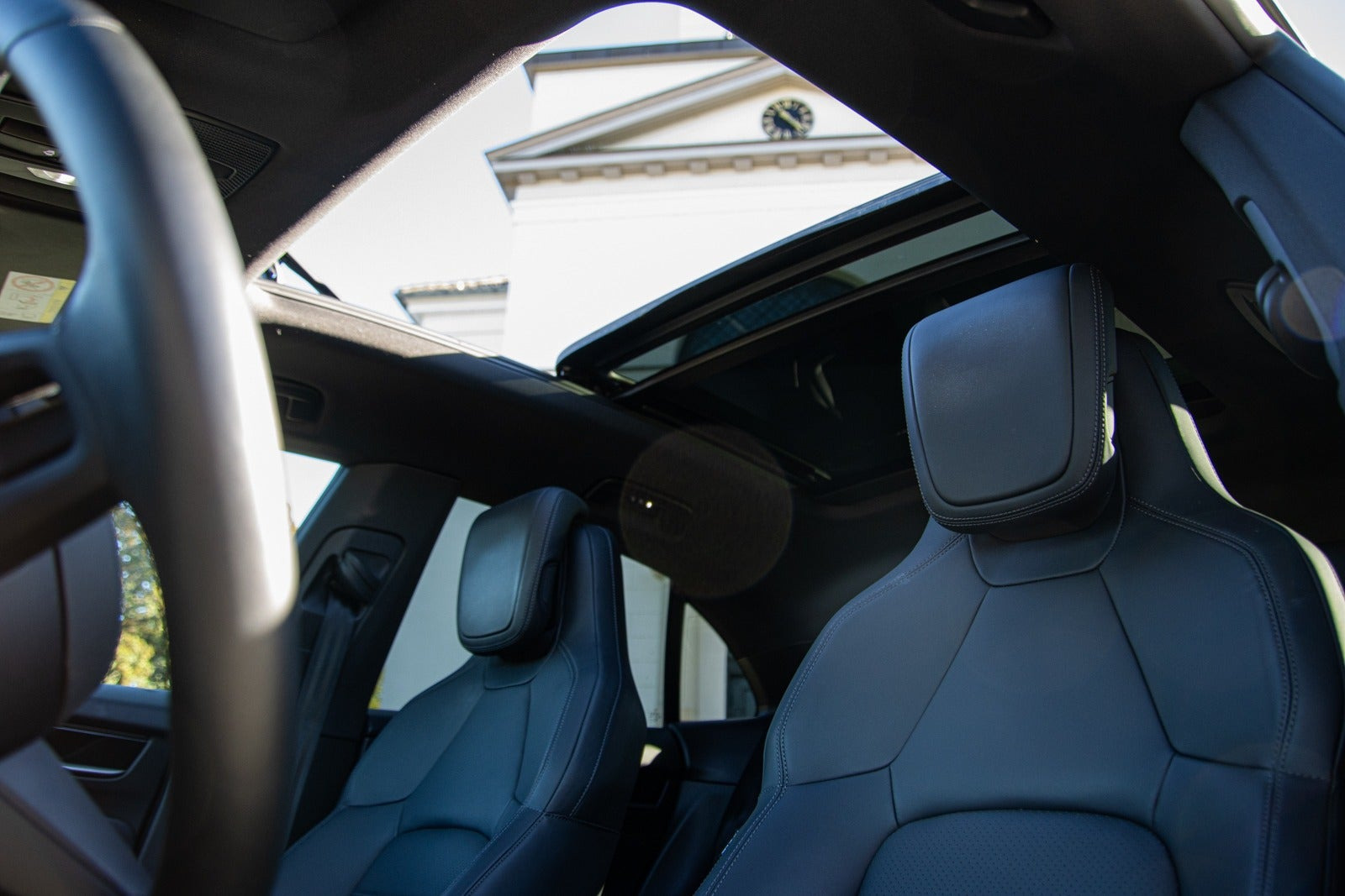 Sort Porsche Macan fra 2025