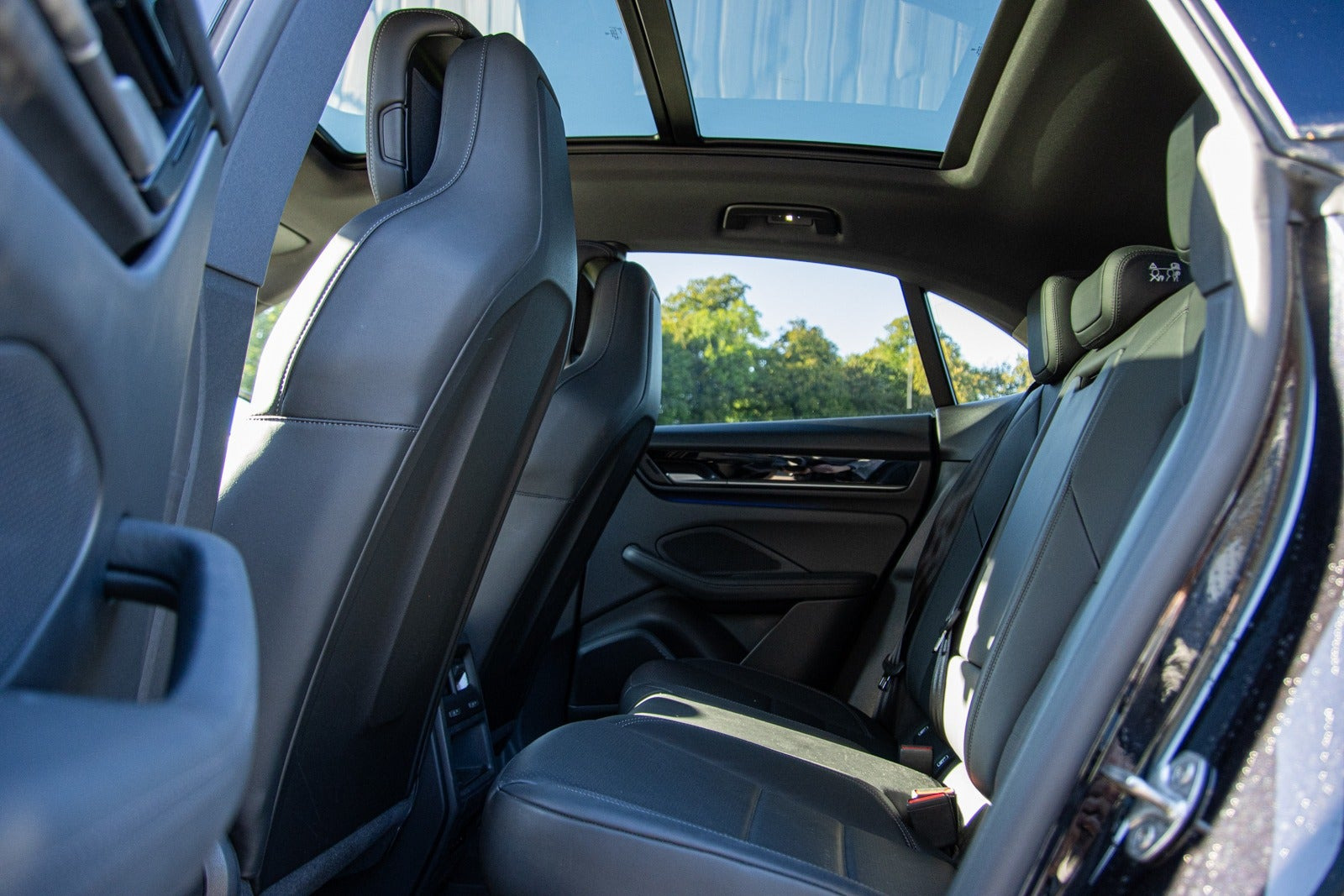 Sort Porsche Macan fra 2025