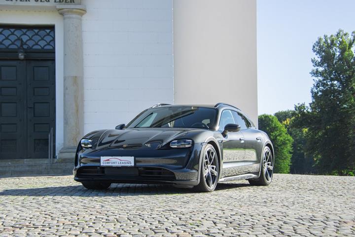 Sort Porsche Taycan 4 fra 2023