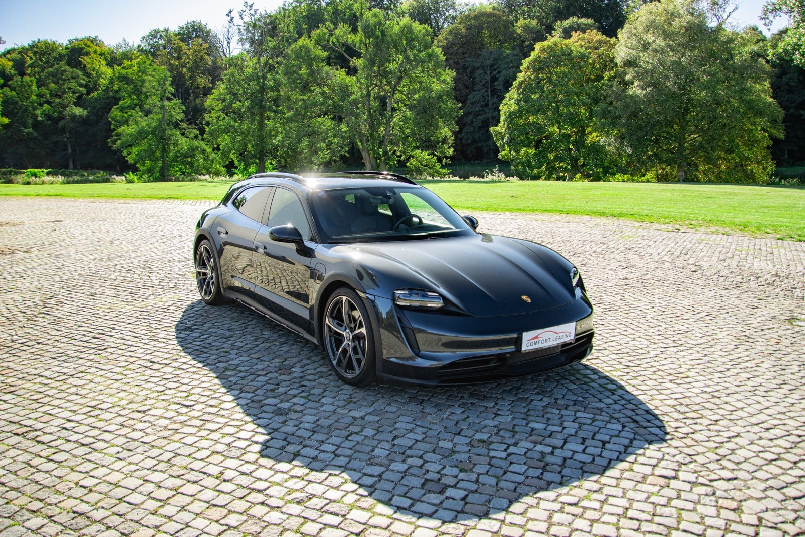 Sort Porsche Taycan 4 fra 2023