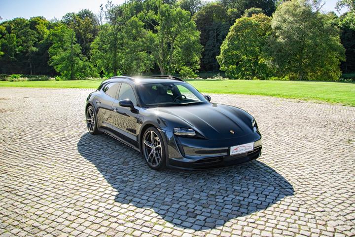 Sort Porsche Taycan 4 fra 2023