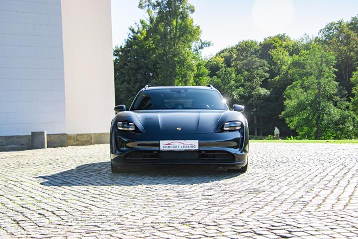 Sort Porsche Taycan 4 fra 2023