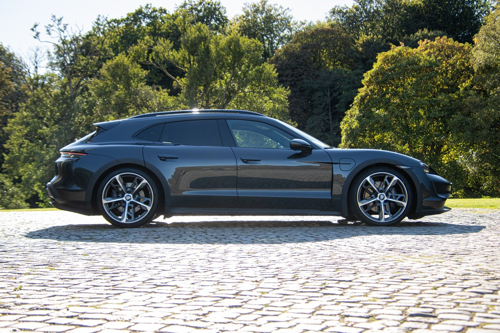 Sort Porsche Taycan 4 fra 2023