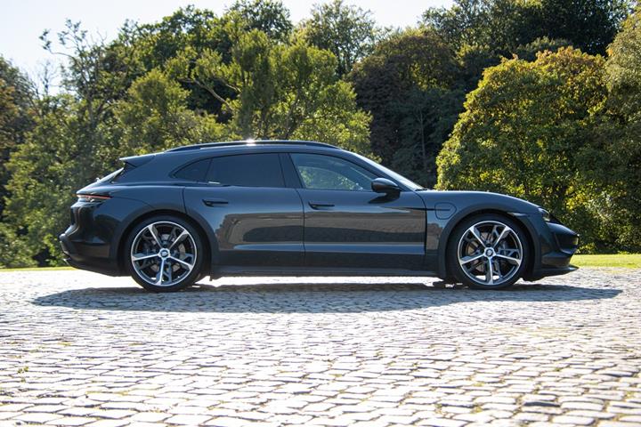 Sort Porsche Taycan 4 fra 2023