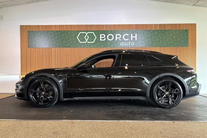 Sort Porsche Taycan fra 2022