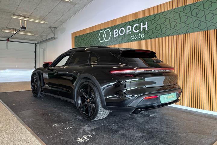 Sort Porsche Taycan fra 2022