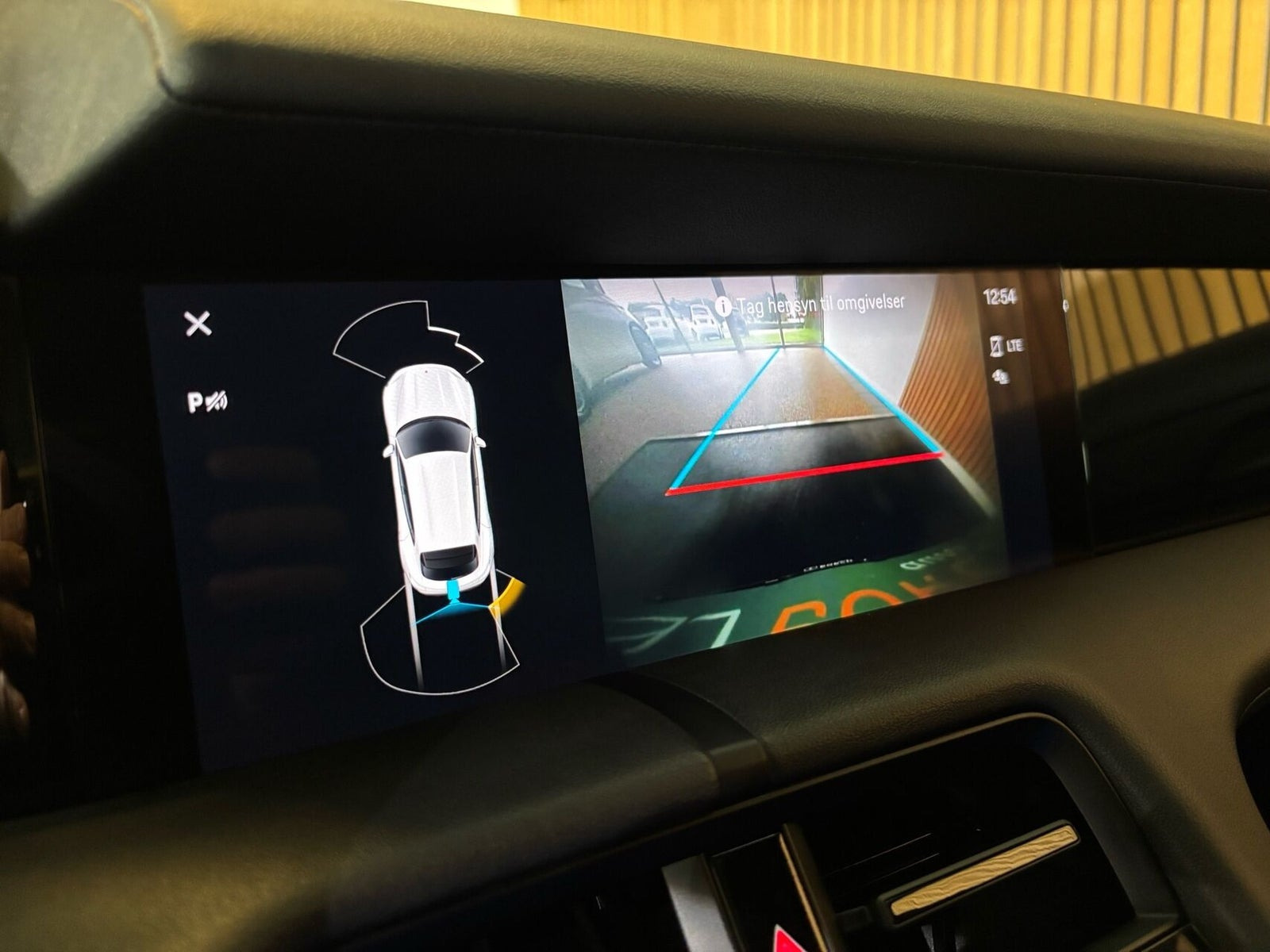 Sort Porsche Taycan fra 2022