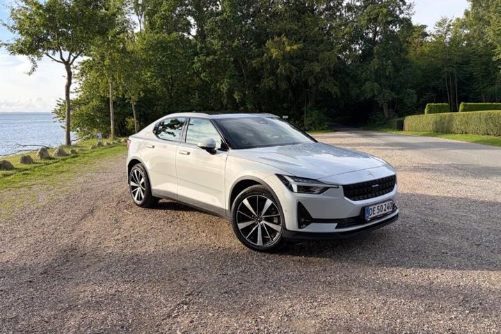 Grå Polestar 2 fra 2022