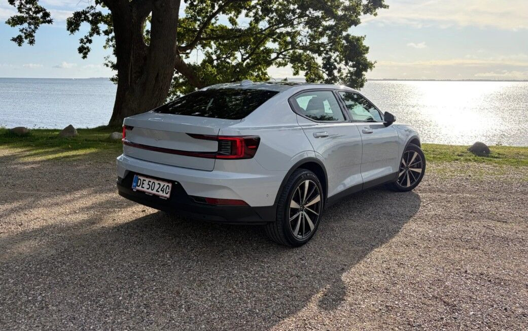 Grå Polestar 2 fra 2022