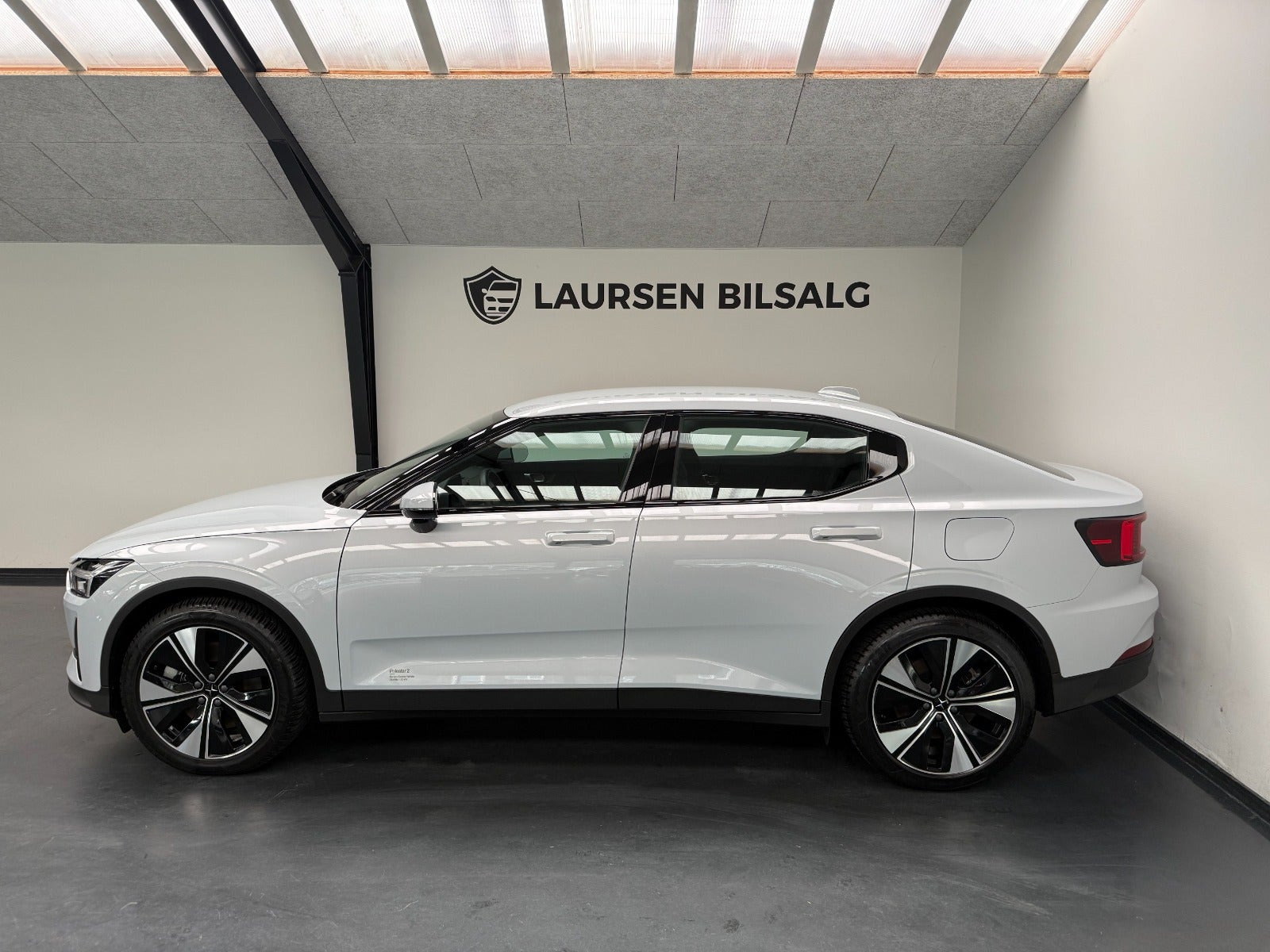 Sølv Polestar 2 fra 2023