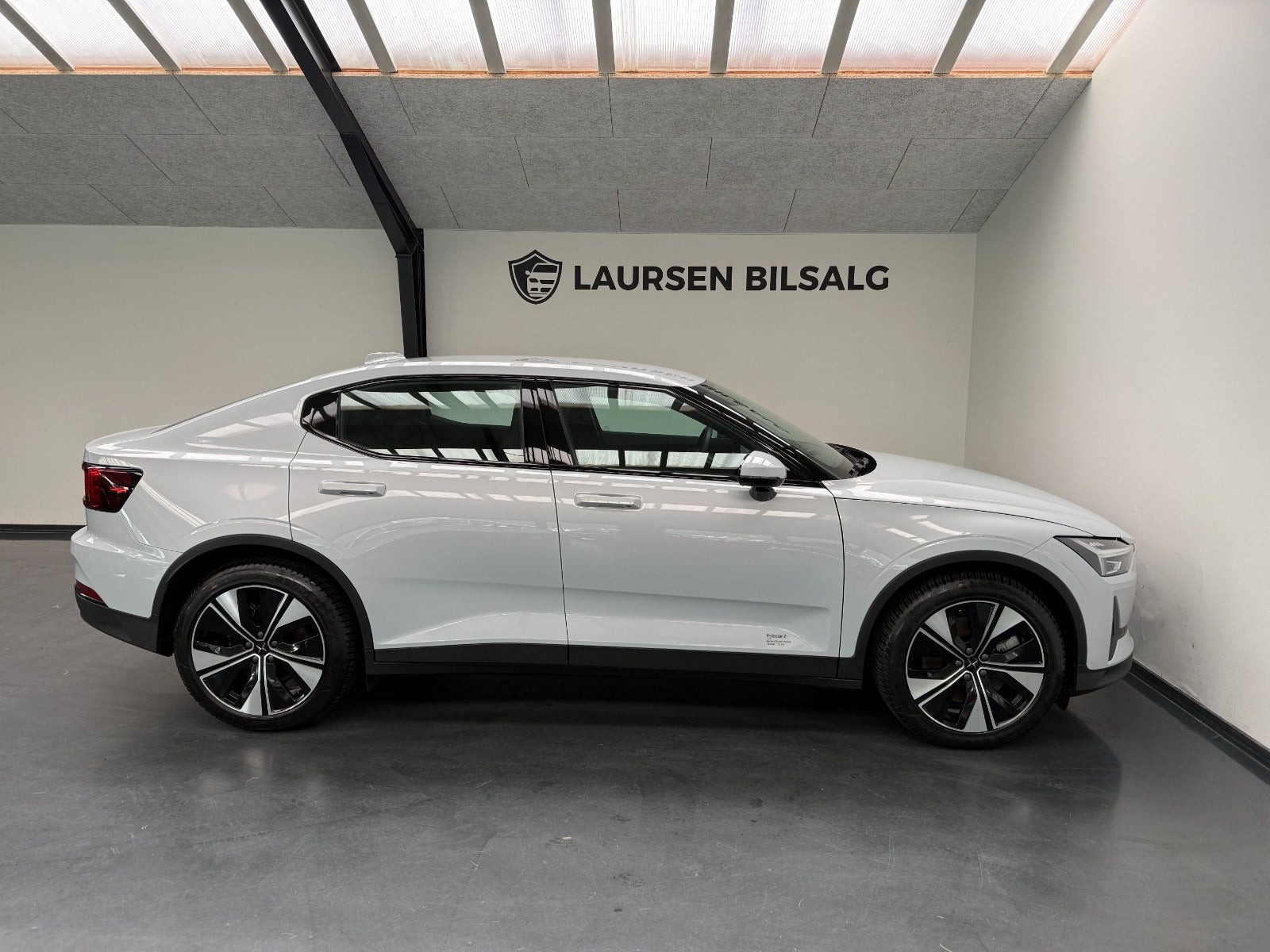 Sølv Polestar 2 fra 2023
