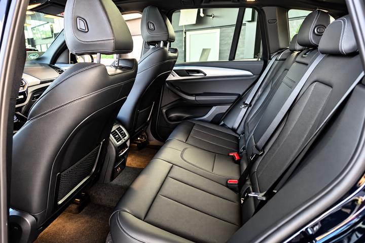 Sort BMW iX3 fra 2023