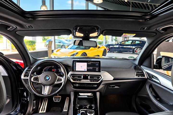 Sort BMW iX3 fra 2023