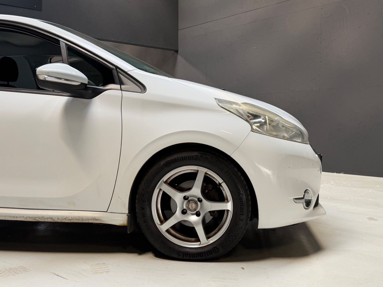 Hvid Peugeot 208 fra 2012