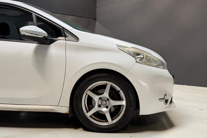 Hvid Peugeot 208 fra 2012