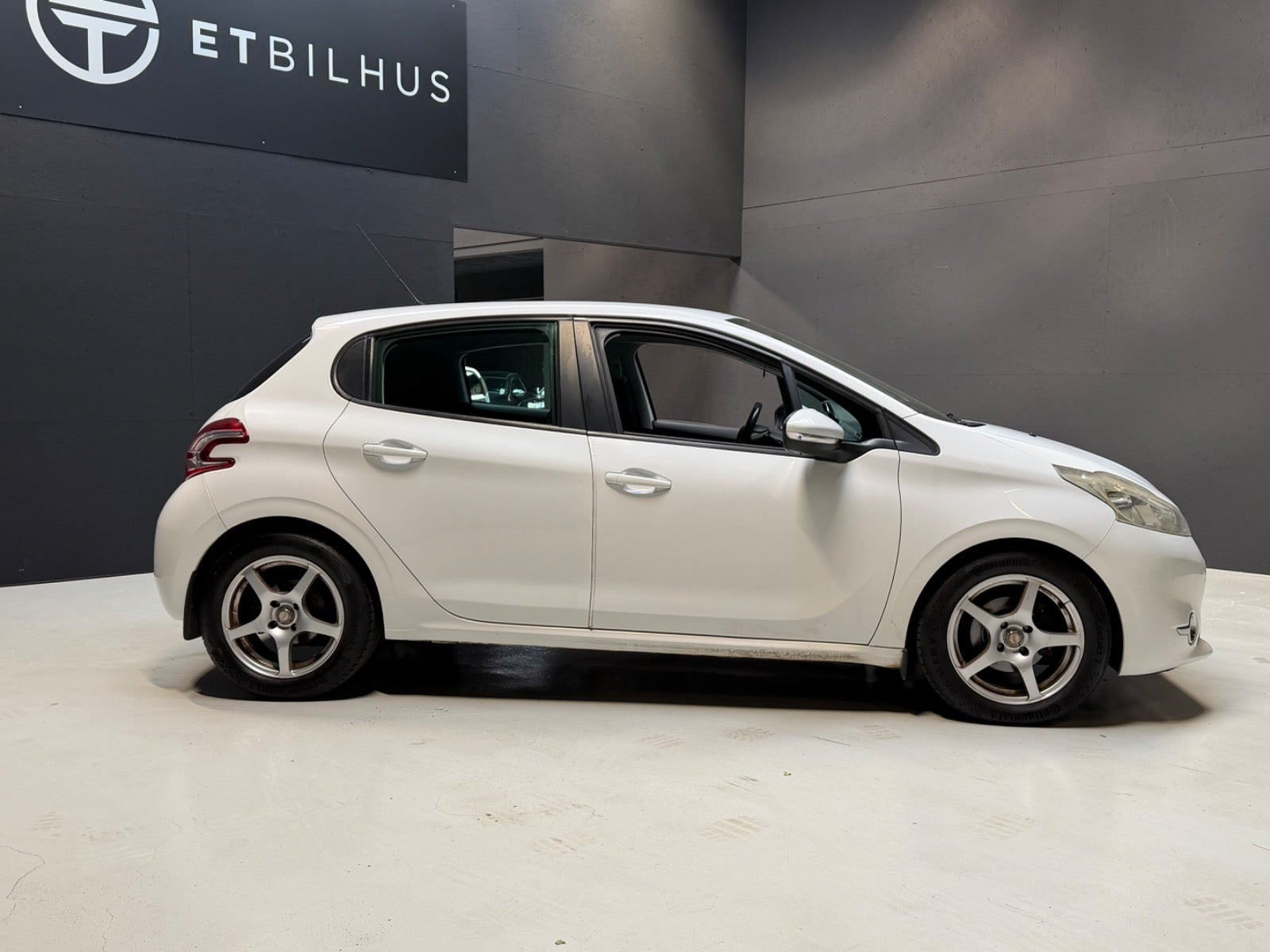 Hvid Peugeot 208 fra 2012