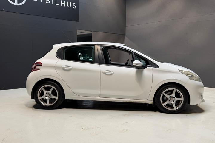 Hvid Peugeot 208 fra 2012