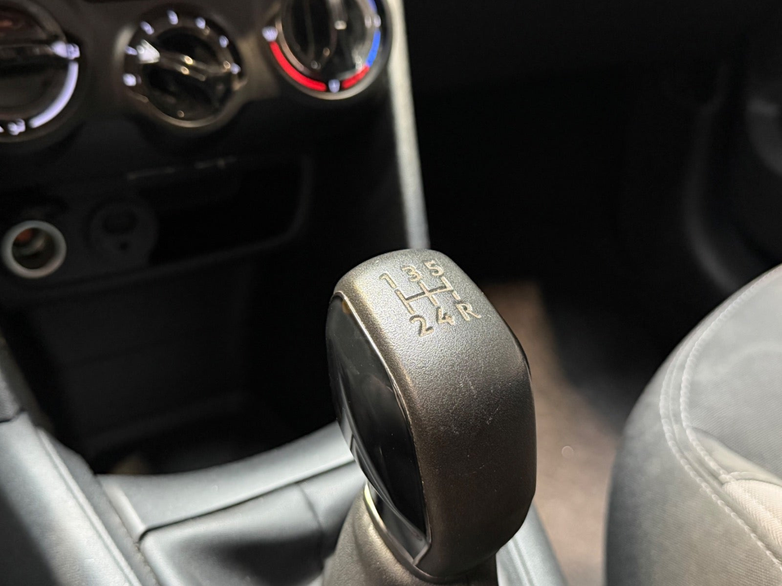 Hvid Peugeot 208 fra 2012