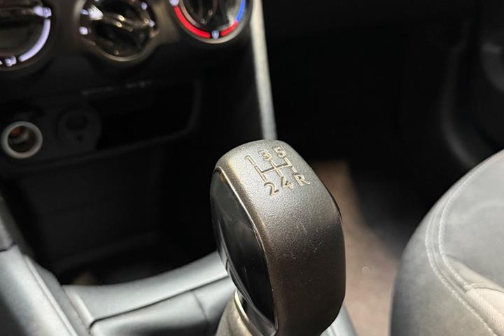 Hvid Peugeot 208 fra 2012