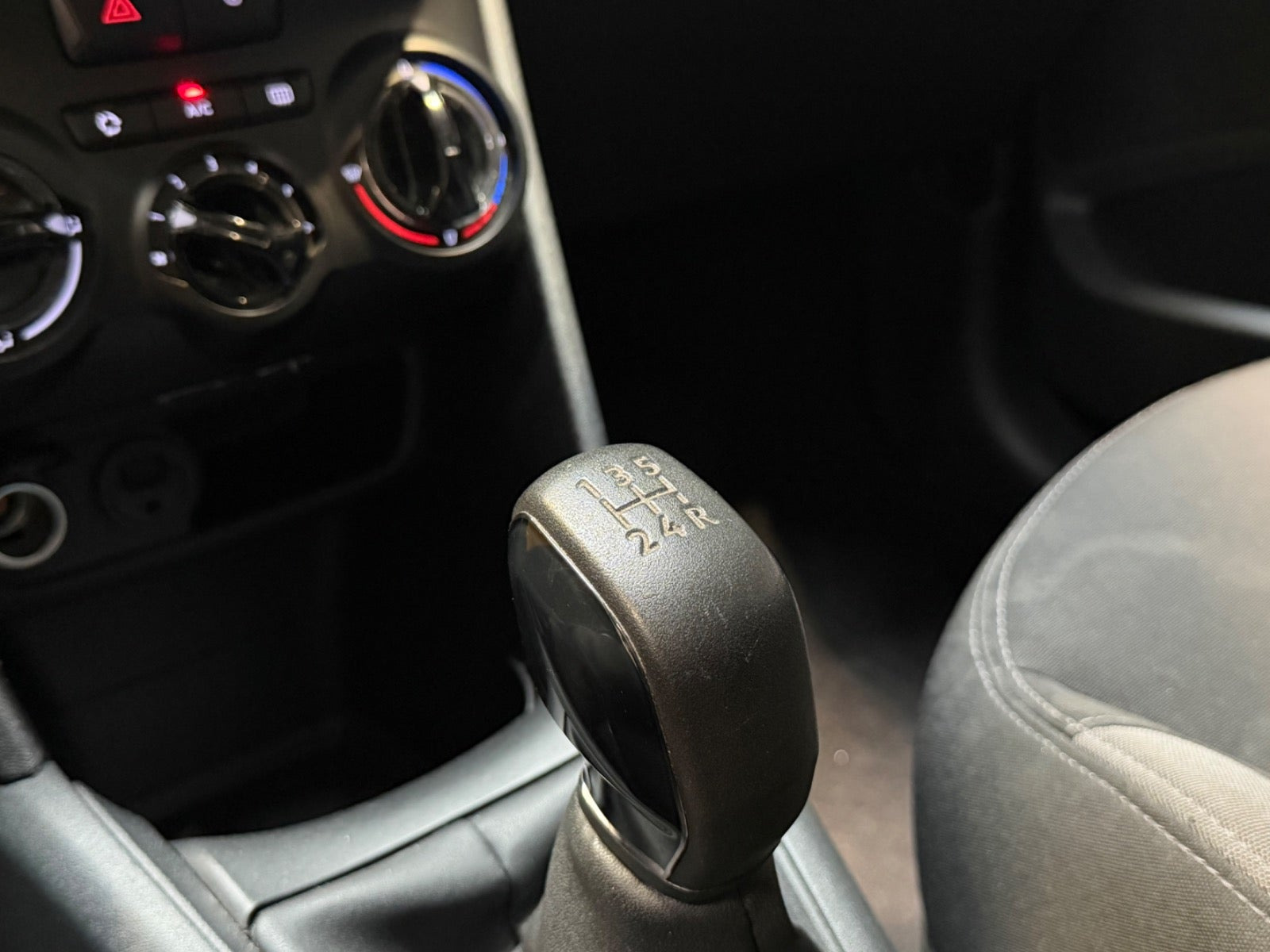 Hvid Peugeot 208 fra 2012