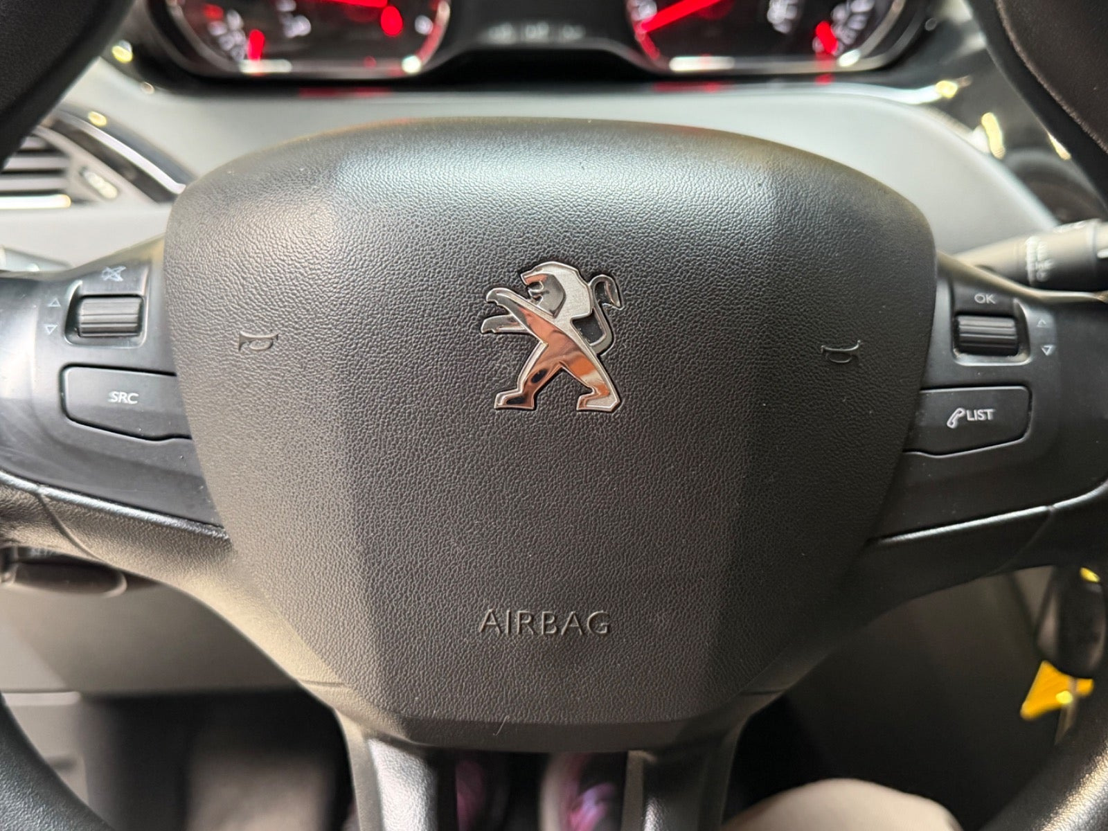Hvid Peugeot 208 fra 2012