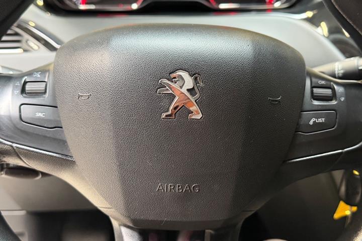 Hvid Peugeot 208 fra 2012