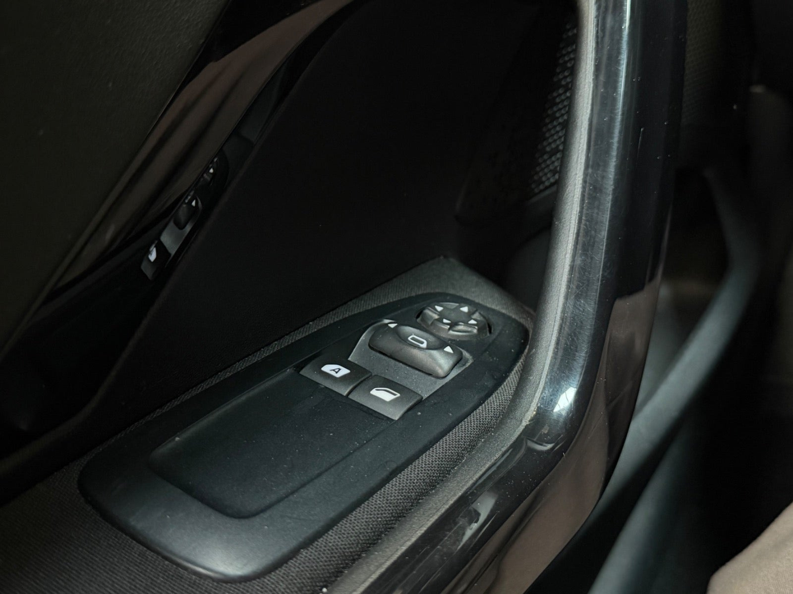 Hvid Peugeot 208 fra 2012