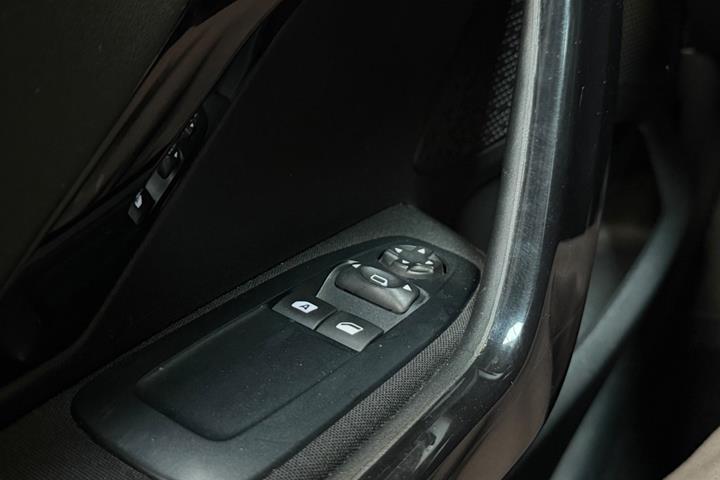 Hvid Peugeot 208 fra 2012