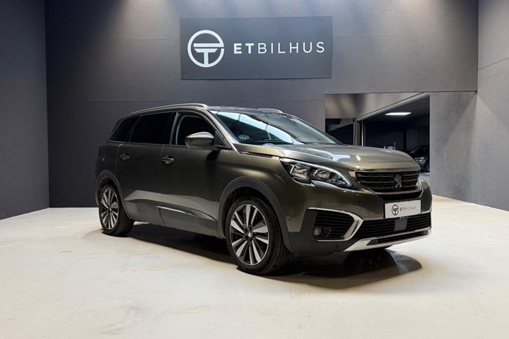 Grøn Peugeot 5008 fra 2017