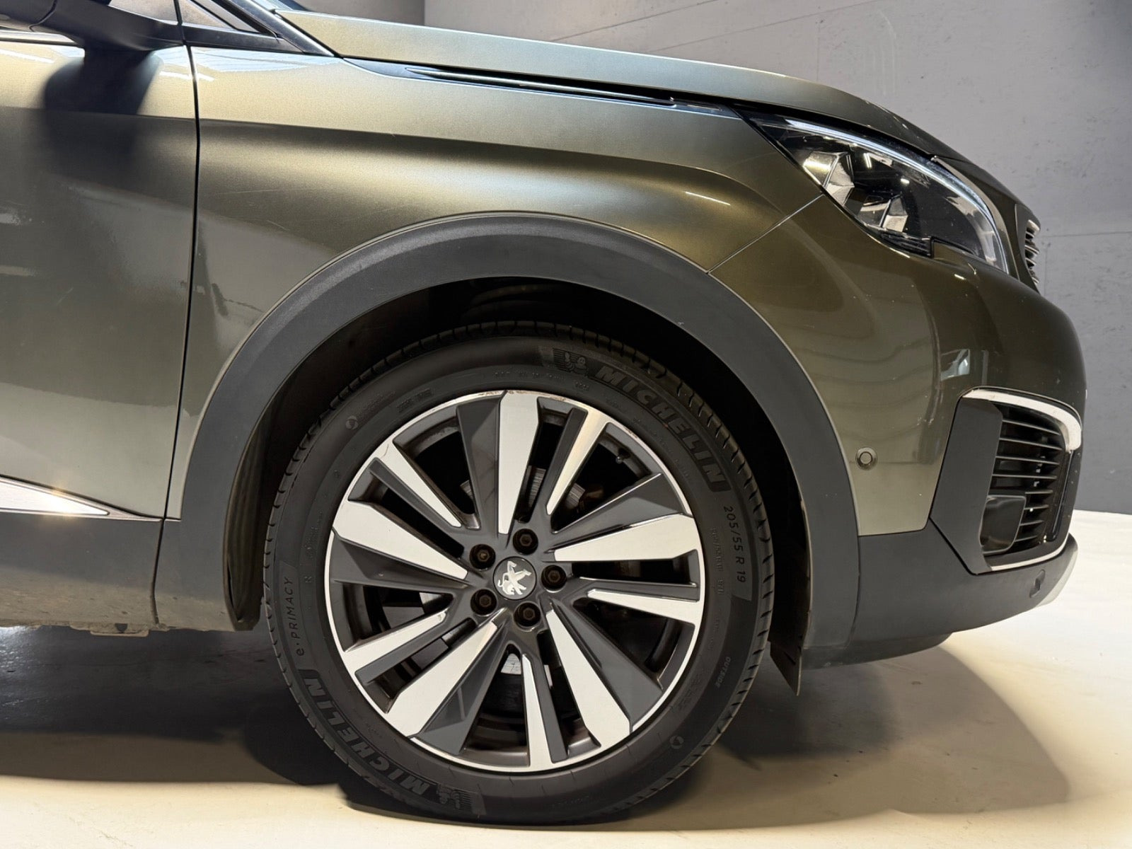 Grøn Peugeot 5008 fra 2017