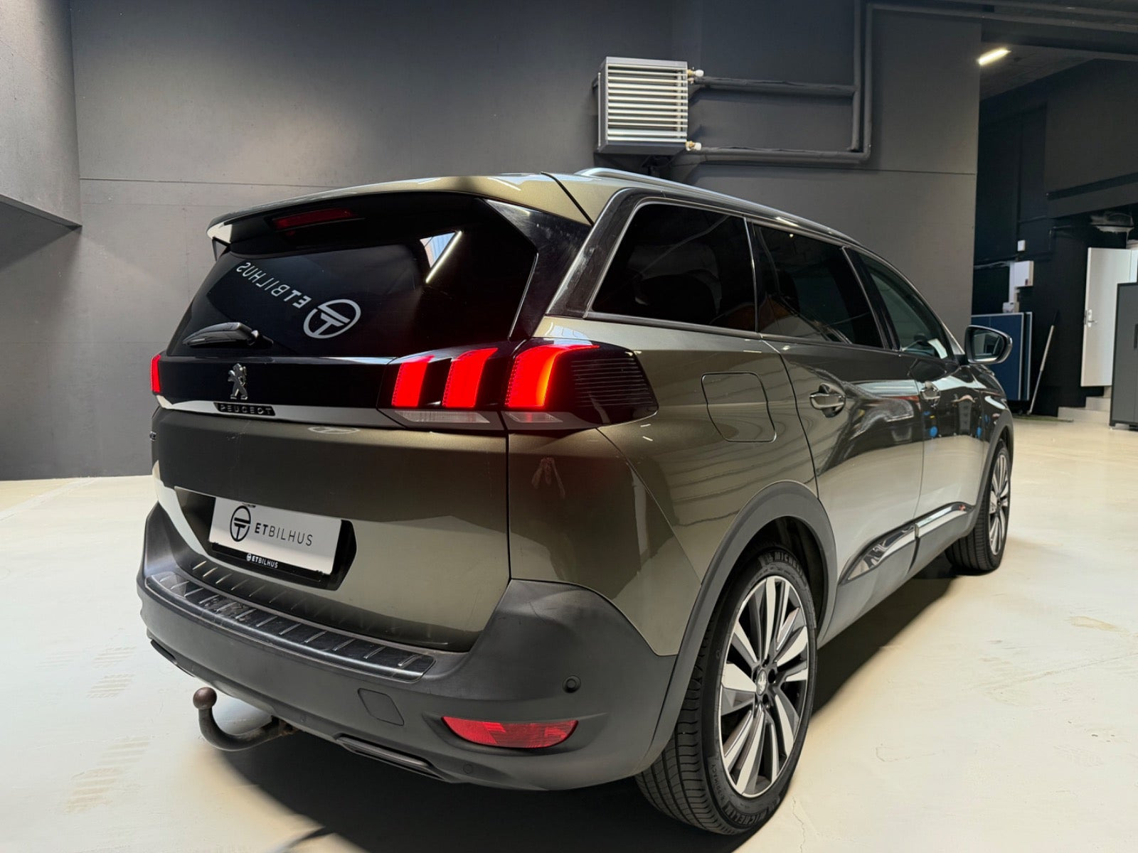 Grøn Peugeot 5008 fra 2017