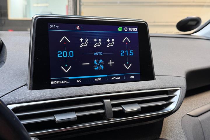 Grøn Peugeot 5008 fra 2017