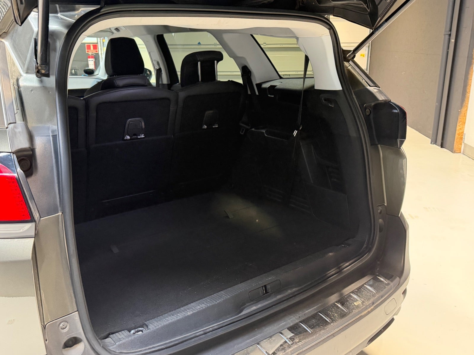 Grøn Peugeot 5008 fra 2017