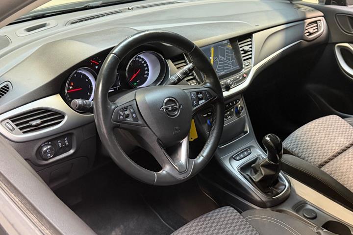 Sort Opel Astra fra 2018