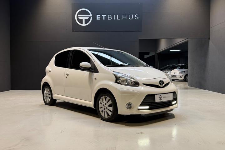 Hvid Toyota Aygo fra 2012