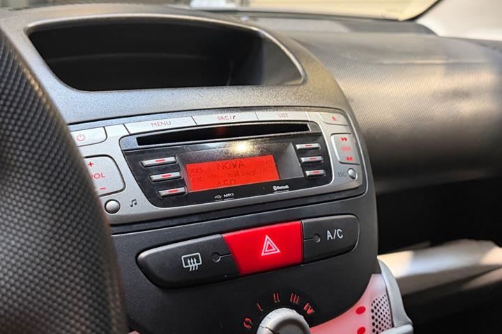 Hvid Toyota Aygo fra 2012