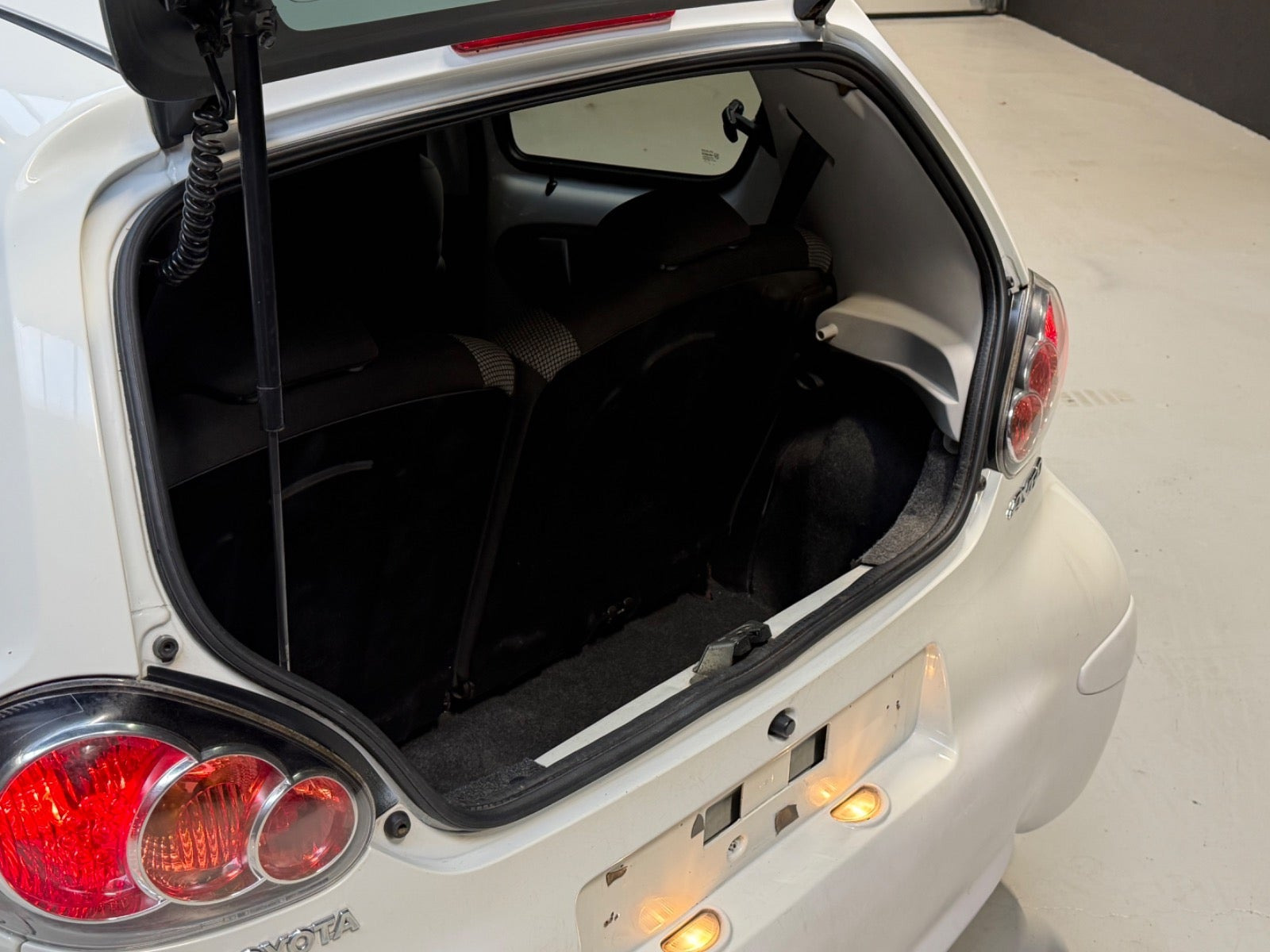 Hvid Toyota Aygo fra 2012