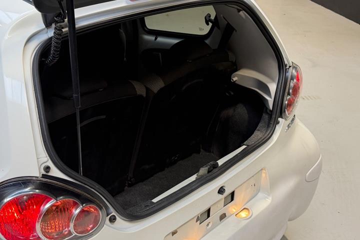 Hvid Toyota Aygo fra 2012