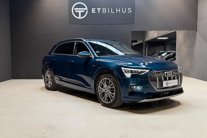 Blå Audi e-tron fra 2019