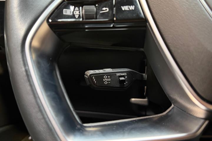 Blå Audi e-tron fra 2019
