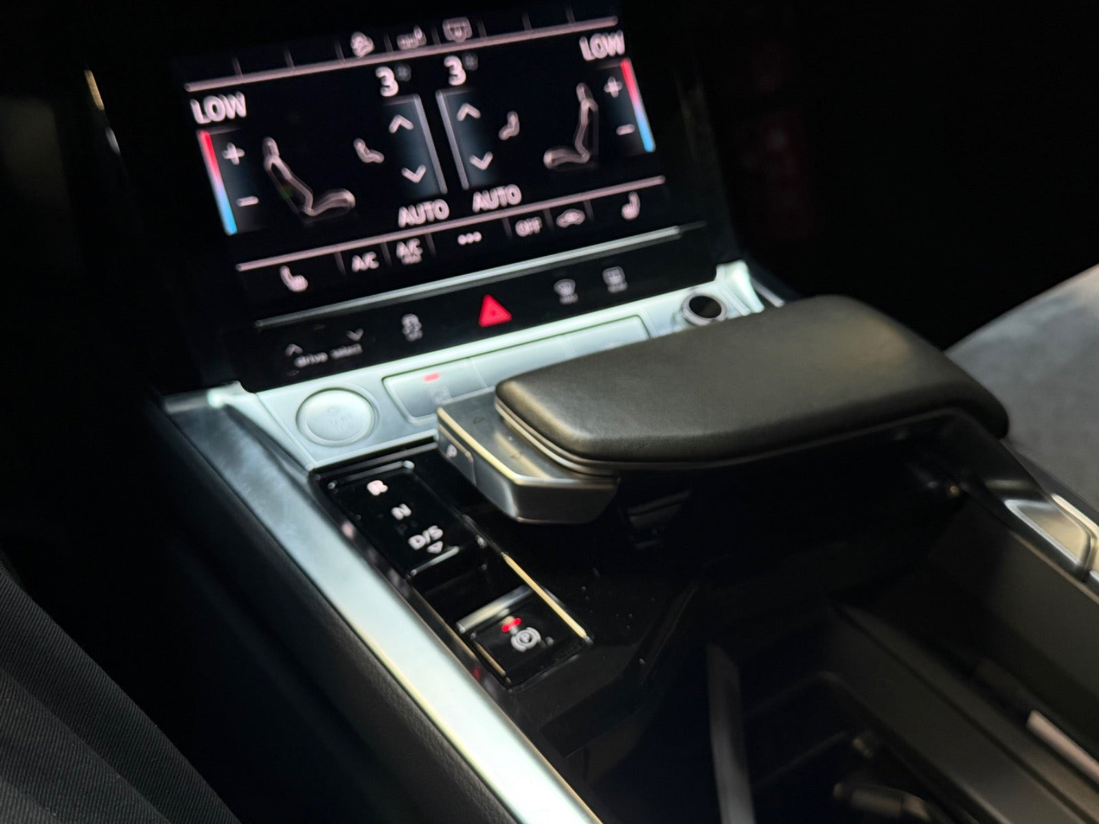 Blå Audi e-tron fra 2019